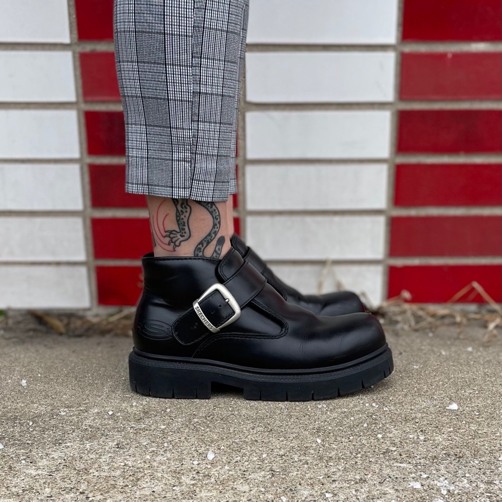 Vintage 90’s/Y2K Black Leather Sketchers